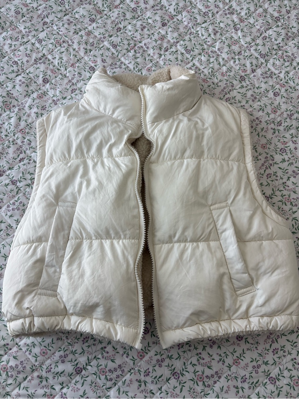 Kids Cream Puffer Vest - Cozy Sleeveless Jacket